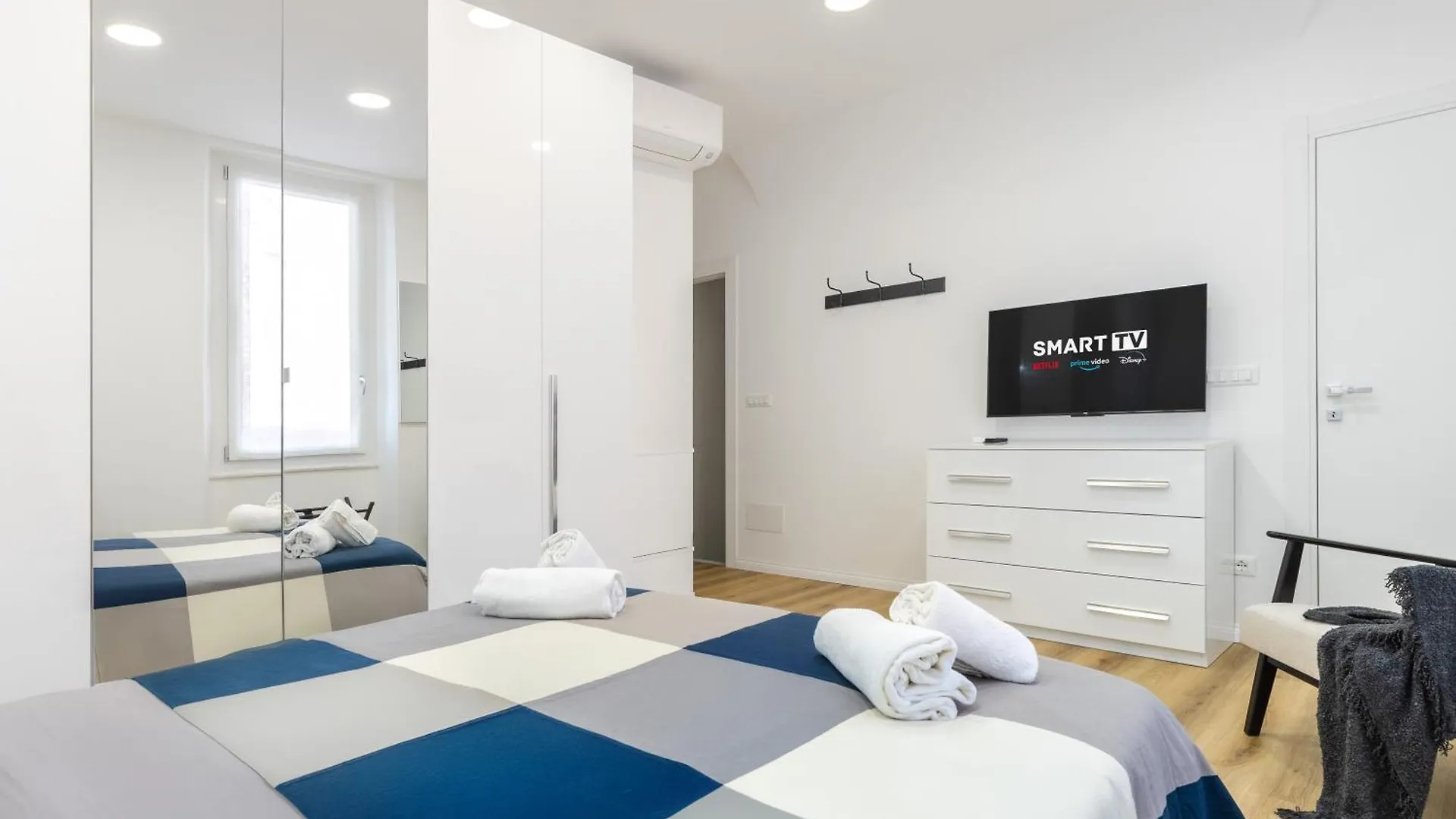 Hostdomus - Azure Loft Free Garage Apartment Loano