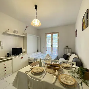 Zona Poeti - Relax In Piscina - Free Parking Loano