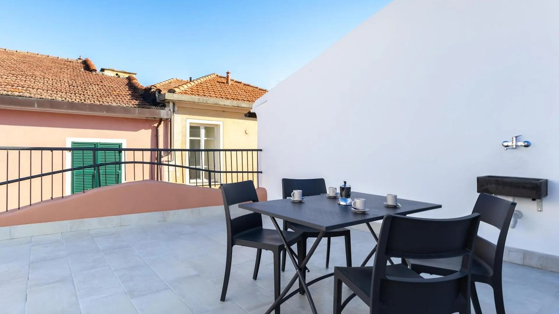 Hostdomus - Azure Loft Free Garage Apartment Loano